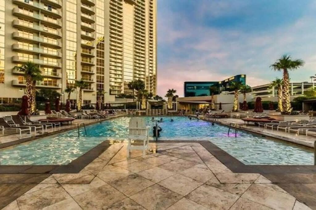 37Th Floor Penthouse - No Resort Fees - Strip View - Mgm 37807 Las Vegas Exterior photo